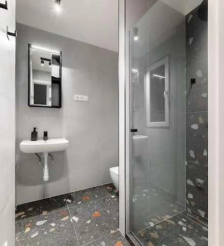 Grand Downtown - Hegedus 8 *