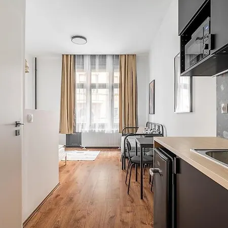 Grand Downtown - Hegedus 8 * بودابست