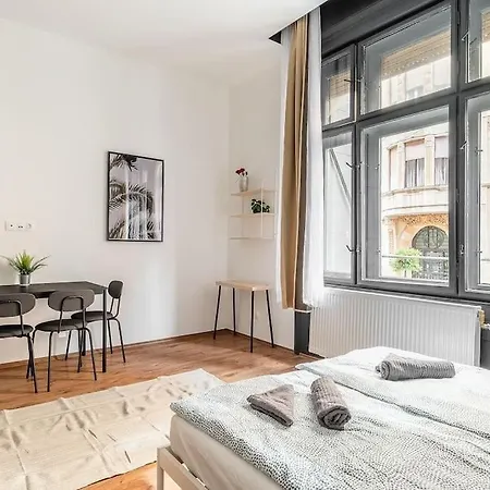 Διαμέρισμα Grand Downtown - Hegedus 8 *